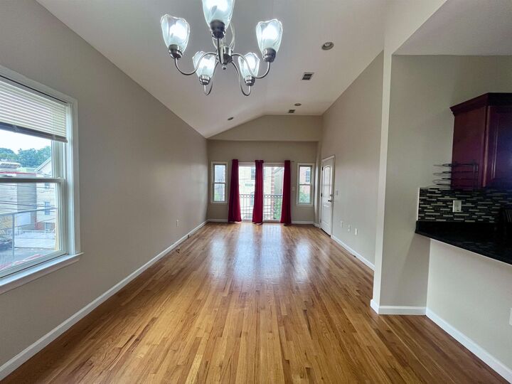 Property Photo:  43 Manhattan Ave 2  NJ 07307-1111 