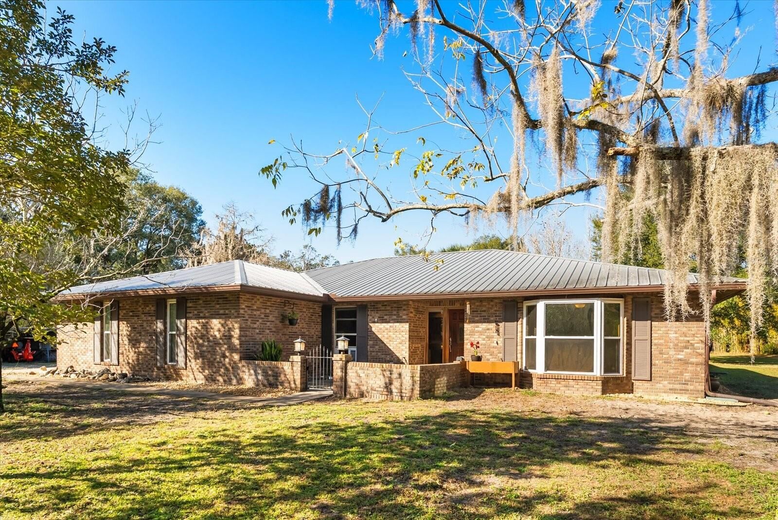 Property Photo:  2002 Pine Court  FL 32720 