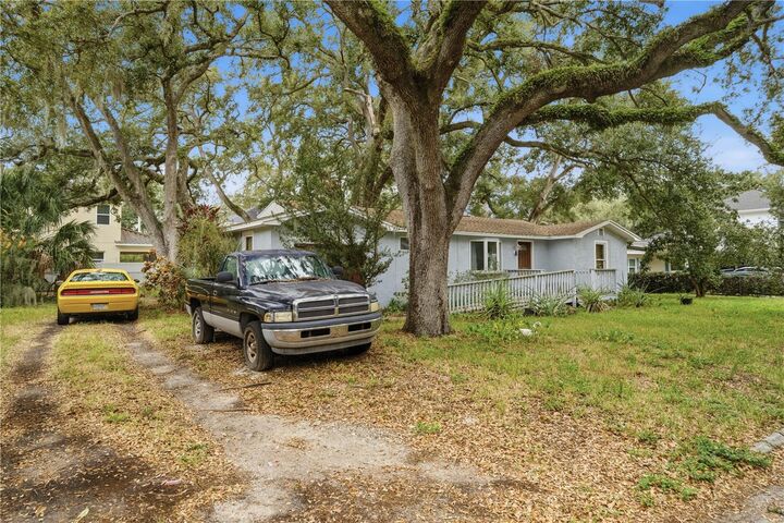 Property Photo: 3204 W Villa Rosa Street FL 33611