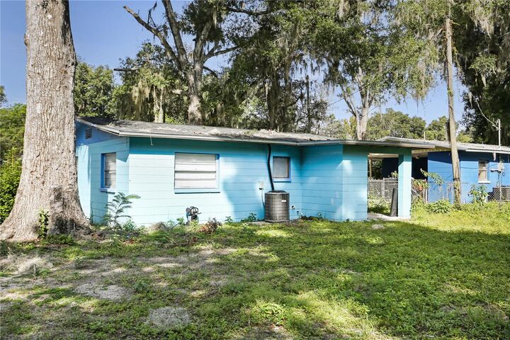 Property Photo:  2105 SE 45th Terrace  FL 32641 