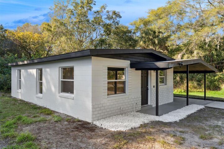 Property Photo: 2720 Pineapple Avenue FL 32754