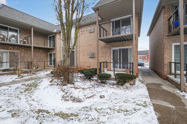 Property Photo:  1723 E 14 Mile Road B  MI 48009 