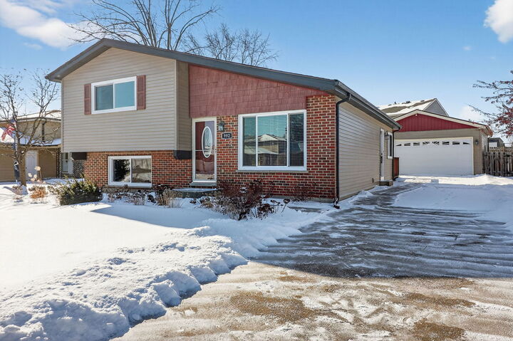 Property Photo: 992 Navajo Street IL 60188