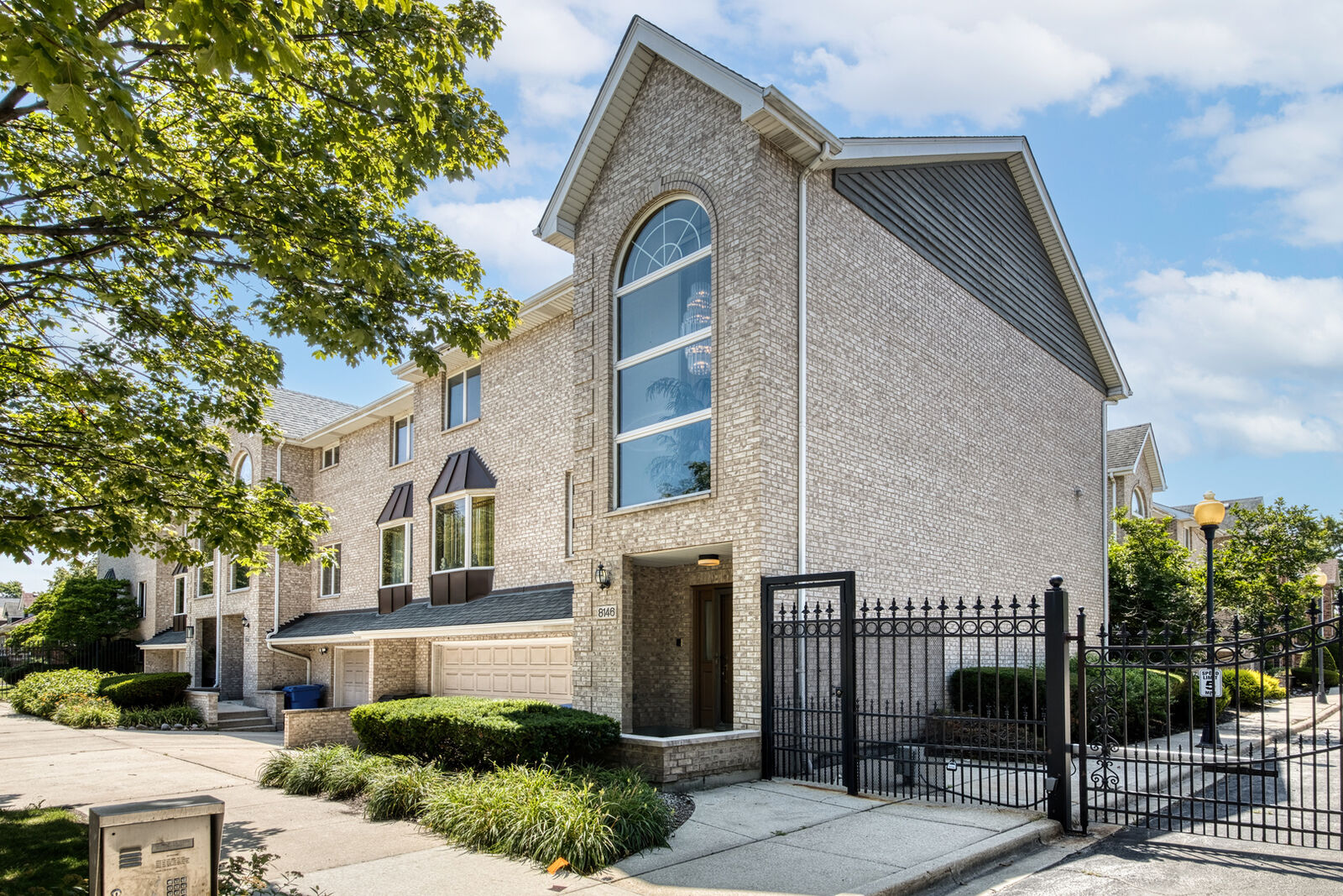 Property Photo:  8146 S Prairie Park Place  IL 60619 