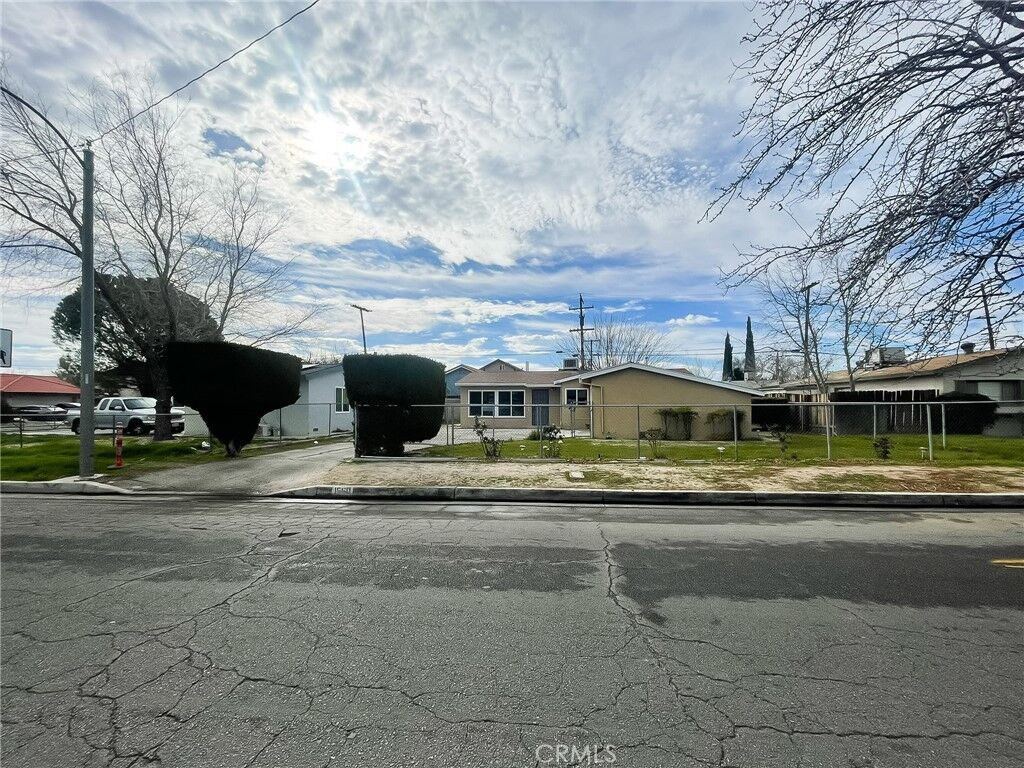 Property Photo: 1560 W Avenue H10 CA 93534