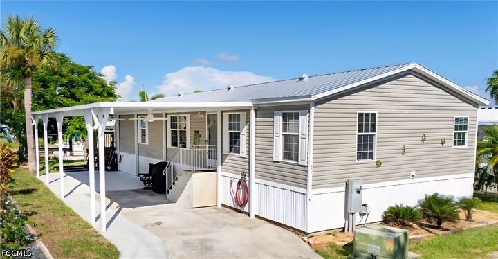 Property Photo: 3127 Bayside Parkway FL 33982