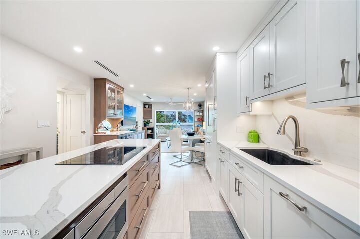 Property Photo: 1021 3rd Street S 310 FL 34102