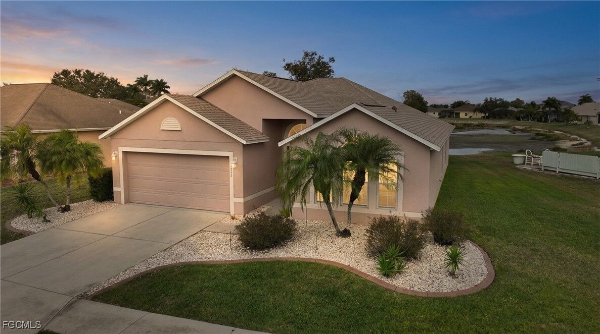 Property Photo: 2735 Suncoast Lakes Boulevard FL 33980