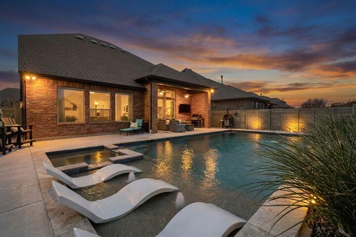 Property Photo: 1104 9th Street TX 76226