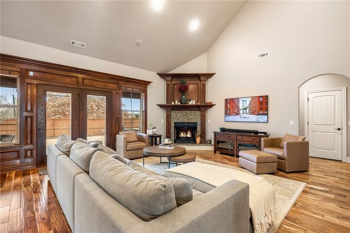 Property Photo:  1502 NE Greenbrier Court  AR 72712 