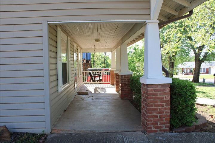 Property Photo:  930 Maple Street  OK 73099 
