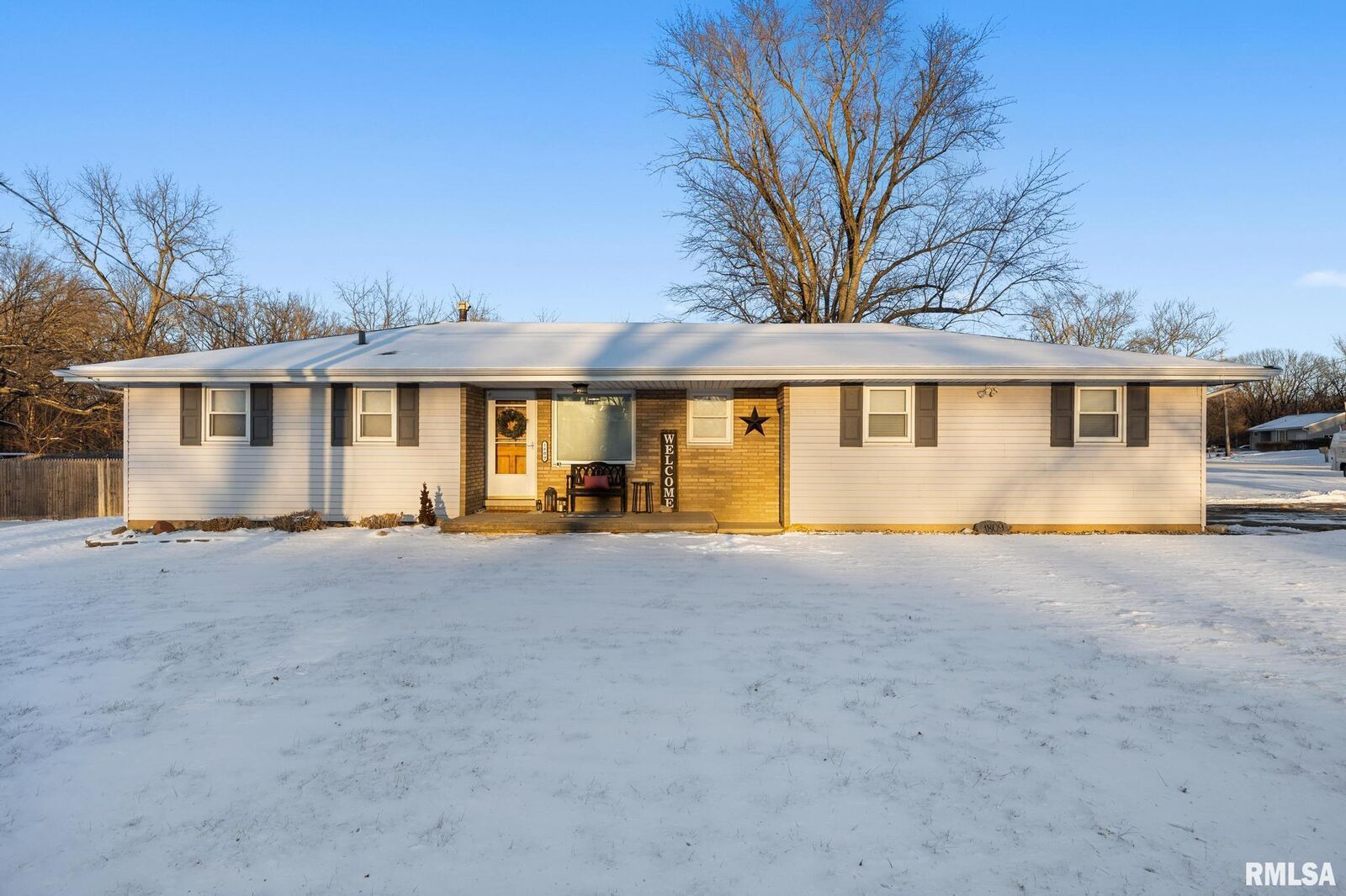 Property Photo: 1809 Springfield Road IL 61611