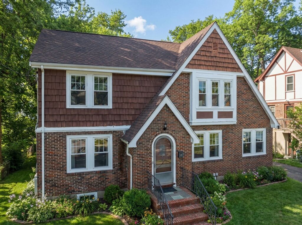 Property Photo: 17 Ireland Rd MA 02459