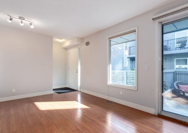 Property Photo: 123 13 Avenue NE 3 AB T2E 1B5