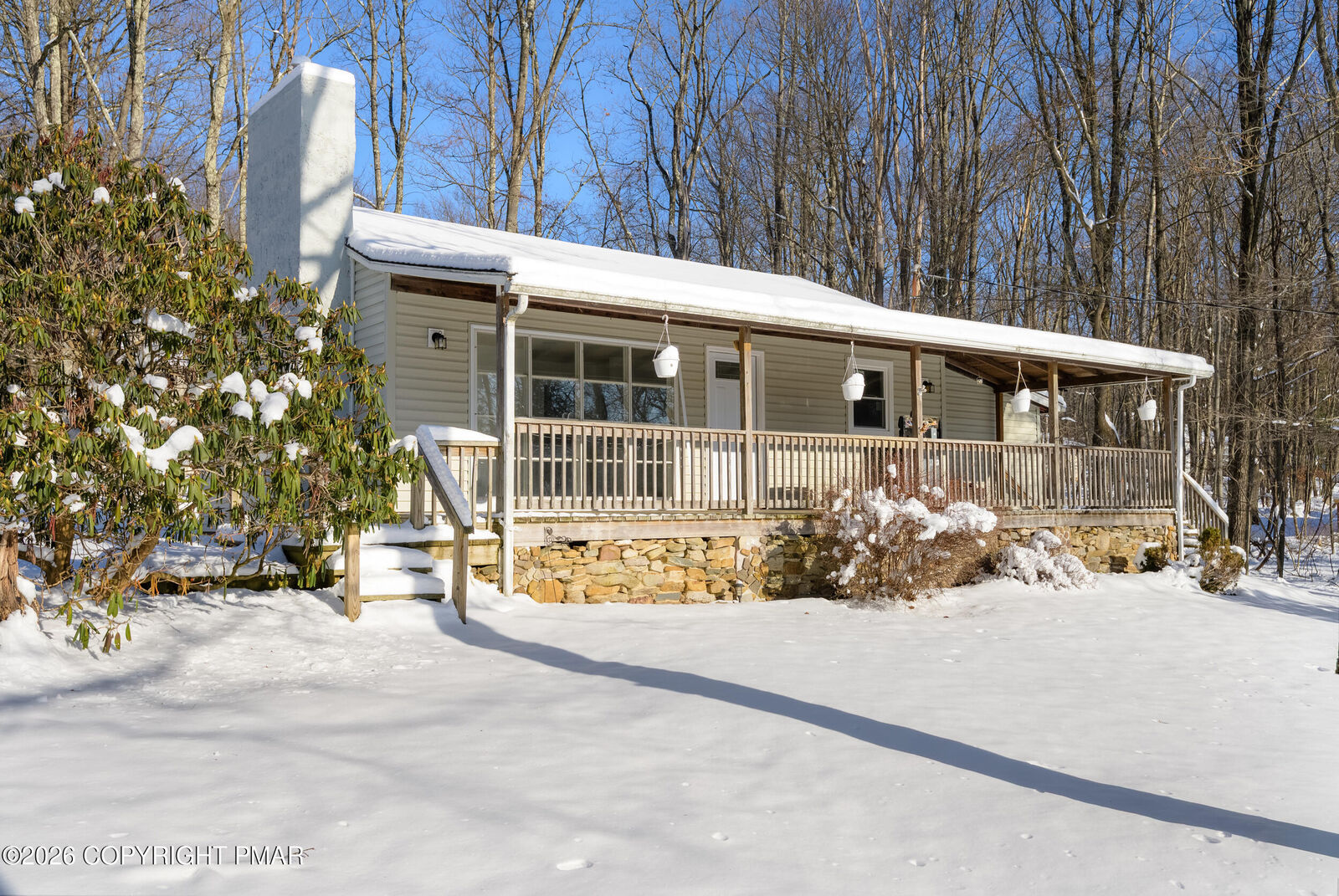 Property Photo:  8676 Twin Lake Drive  PA 18058 