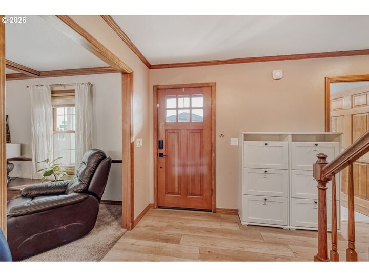 Property Photo:  1555 S Evergreen St  OR 97013 