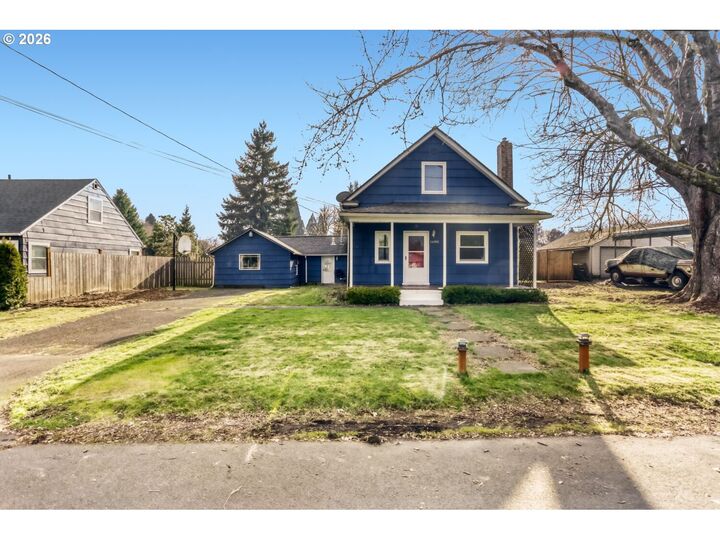 Property Photo:  1680 SE Maple Ct  OR 97123 