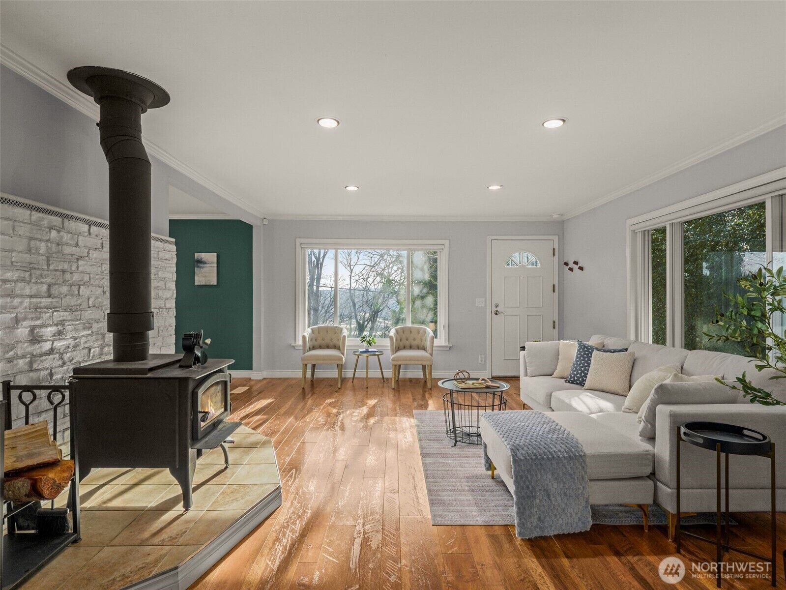 Property Photo:  3928 S Pilgrim St  WA 98118 