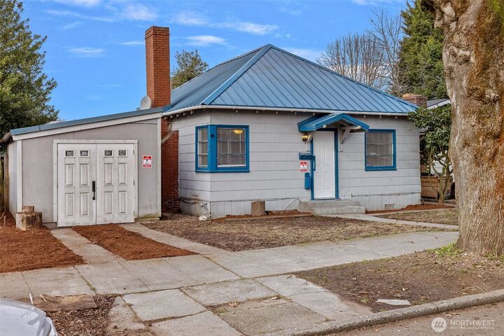 Property Photo: 409 Wells Avenue N WA 98057