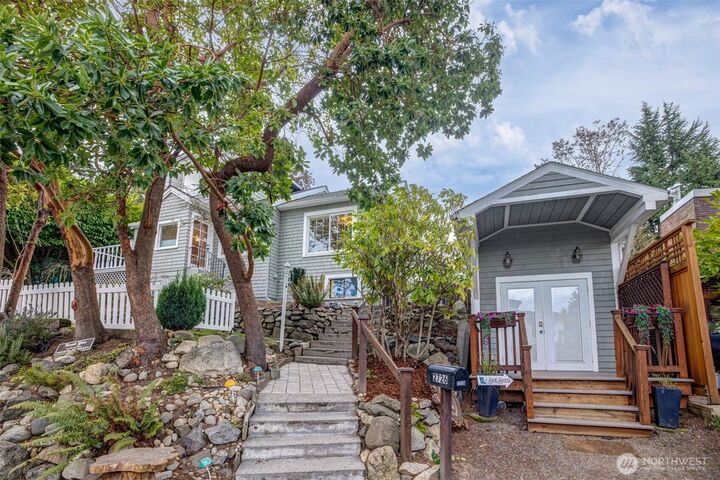 Property Photo:  2726  50th Avenue SW  WA 98116 