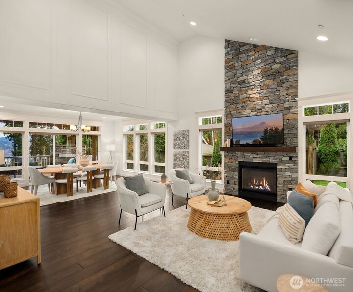 Property Photo:  9942 SE 39th Street  WA 98040 