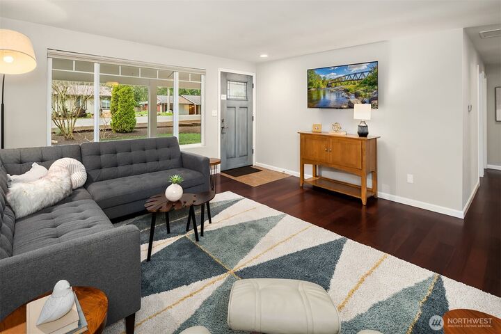 Property Photo: 922 208th Ave NE WA 98074