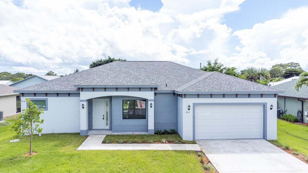 Property Photo:  850 SW Abingdon Avenue  FL 34953 