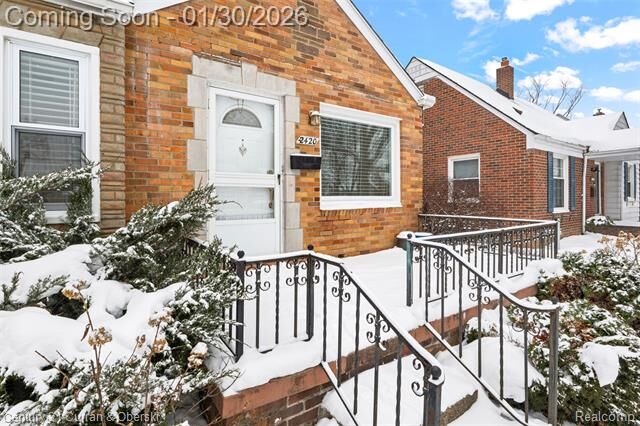 Property Photo:  2420 N Connecticut Avenue  MI 48073 