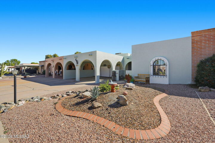 Property Photo:  1340 N Placita Parasol  AZ 85614 