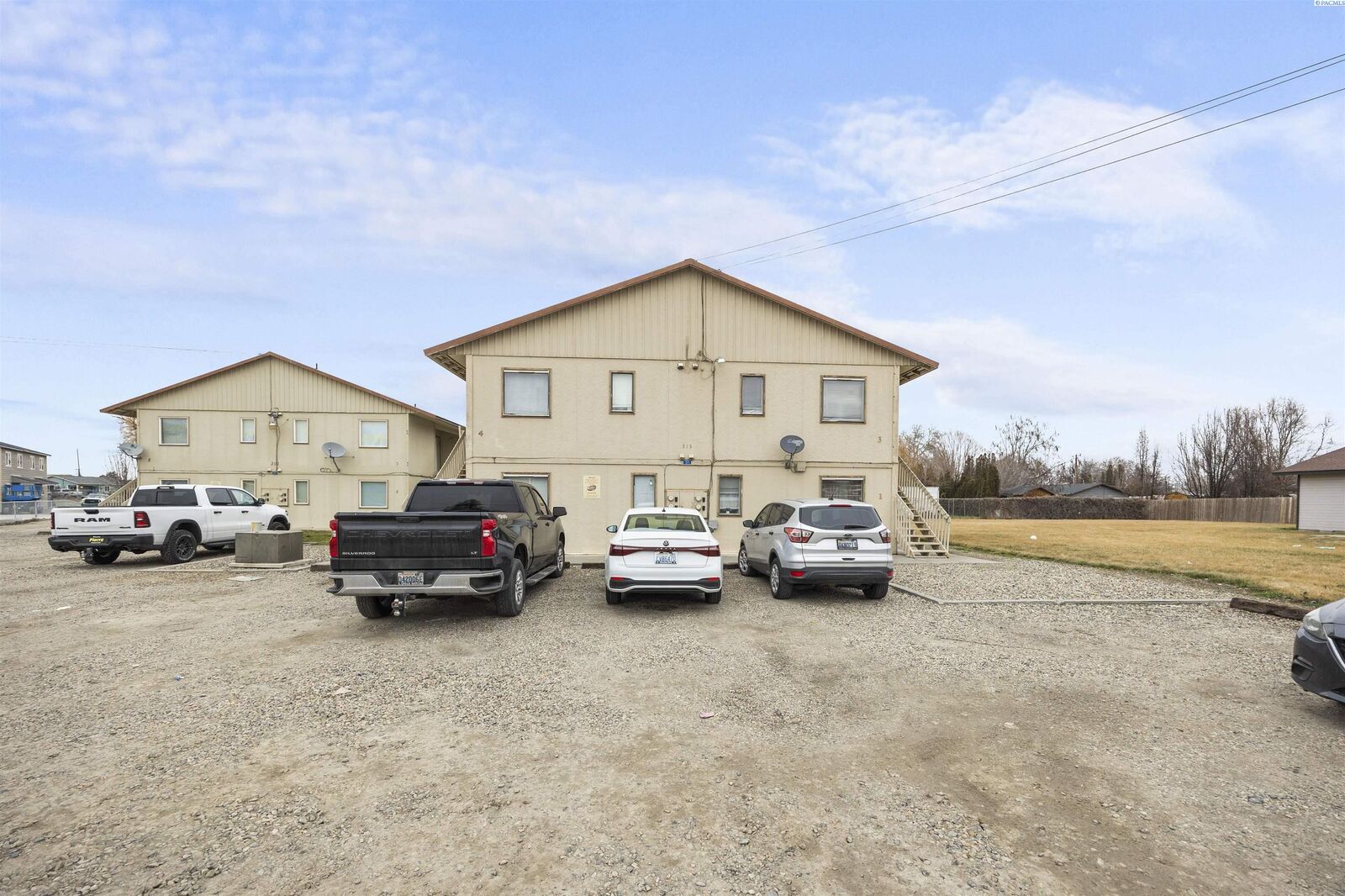 Property Photo:  313 E 3rd Street  WA 98932 