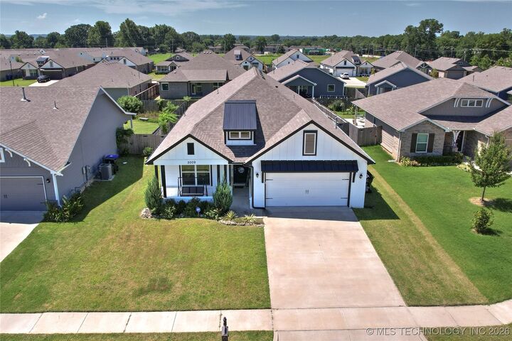 Property Photo:  2009 W Huntsville Court  OK 74011 