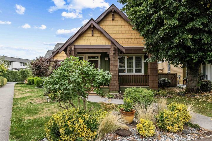 Photo de la propriété:  5882 Cowichan Street 2  BC V2R 0G8 