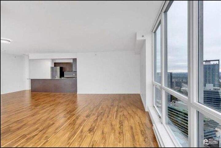 Photo de la propriété:  13618 100 Avenue 3501  BC V3T 0A8 