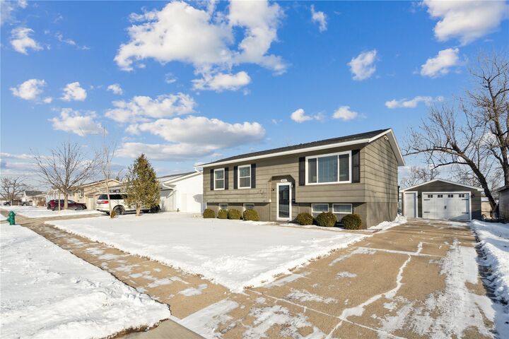 Property Photo: 4602 Twin Pine Drive NW IA 52405