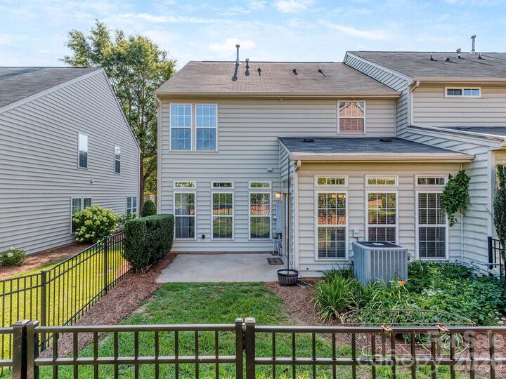 Property Photo: 5922 Union Pacific Avenue NC 28210