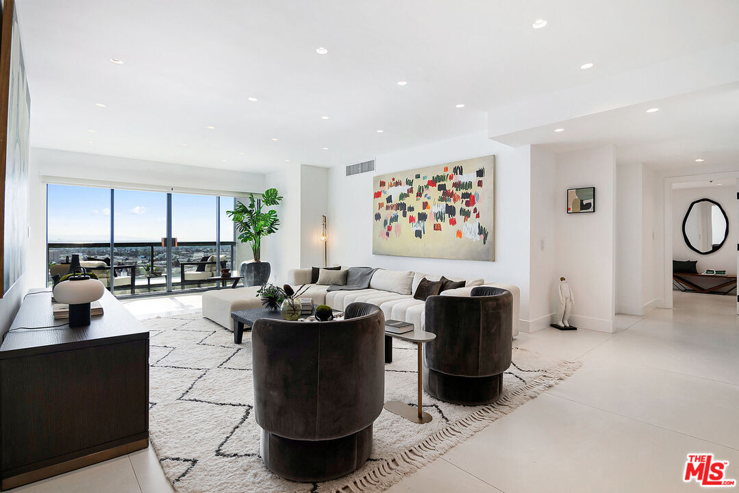 Property Photo:  10724 Wilshire Blvd  CA 90024 