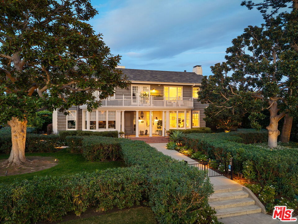 Property Photo:  401 Ocean Ave  CA 90402 