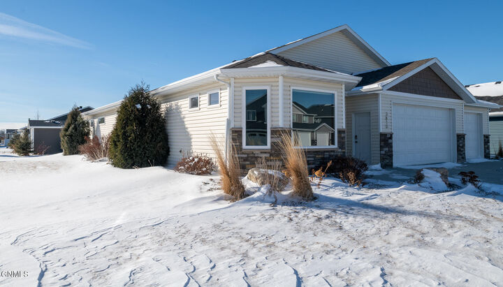 Property Photo:  3810 Stacy Drive  ND 58504 