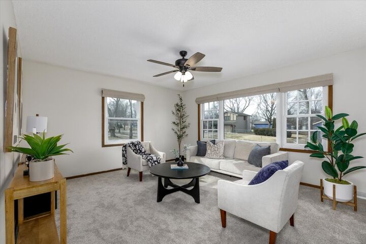 Property Photo:  805 NW Beechwood Street  IA 50023 