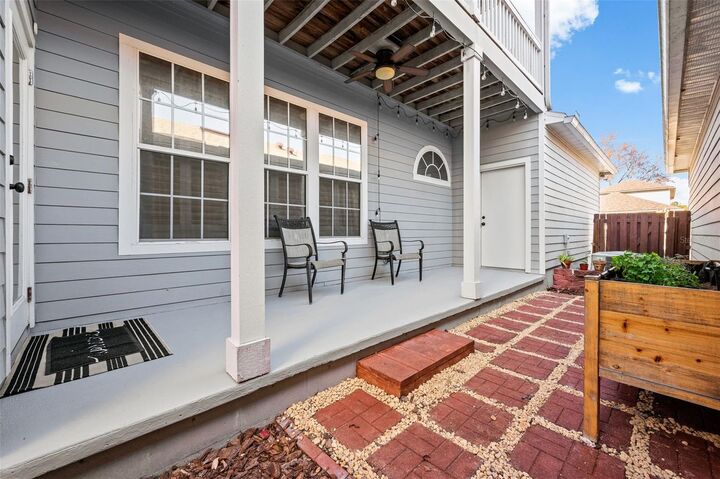 Property Photo:  11550 NW 17th Place  FL 32606 