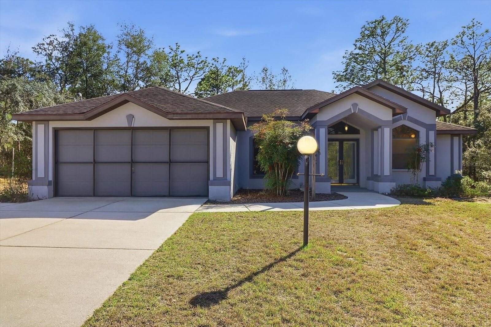 Property Photo: 1724 E McKinley Street FL 34442