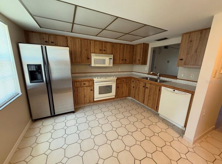 Property Photo:  513 E Marion Avenue 2  FL 33950 