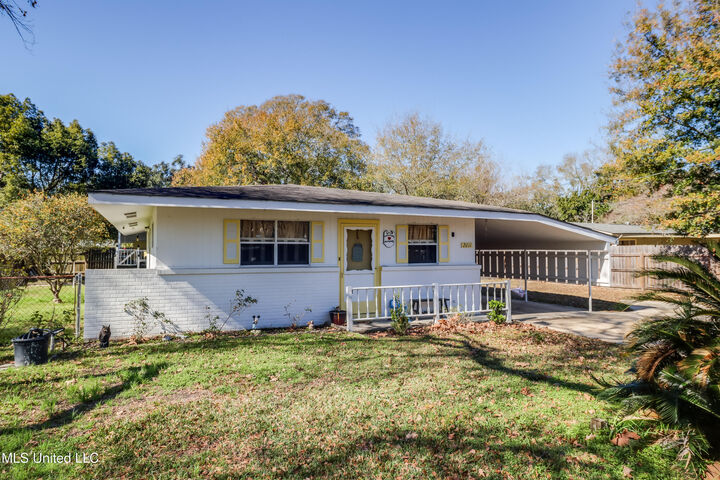 Property Photo:  2011 Woodmont Street  MS 39567 