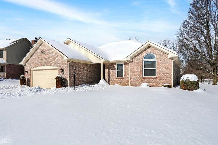 Property Photo: 7929 Meadow Bend Circle IN 46259