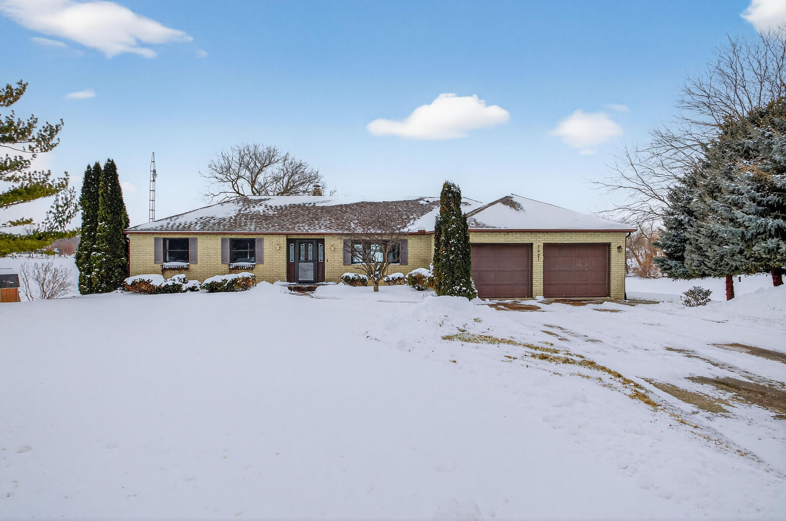 Property Photo:  7021 Donegal Drive  MI 49265 