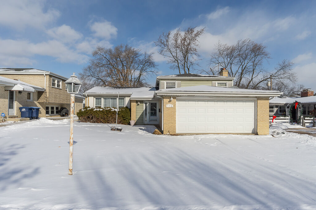 Property Photo:  756 W Millers Road  IL 60016 
