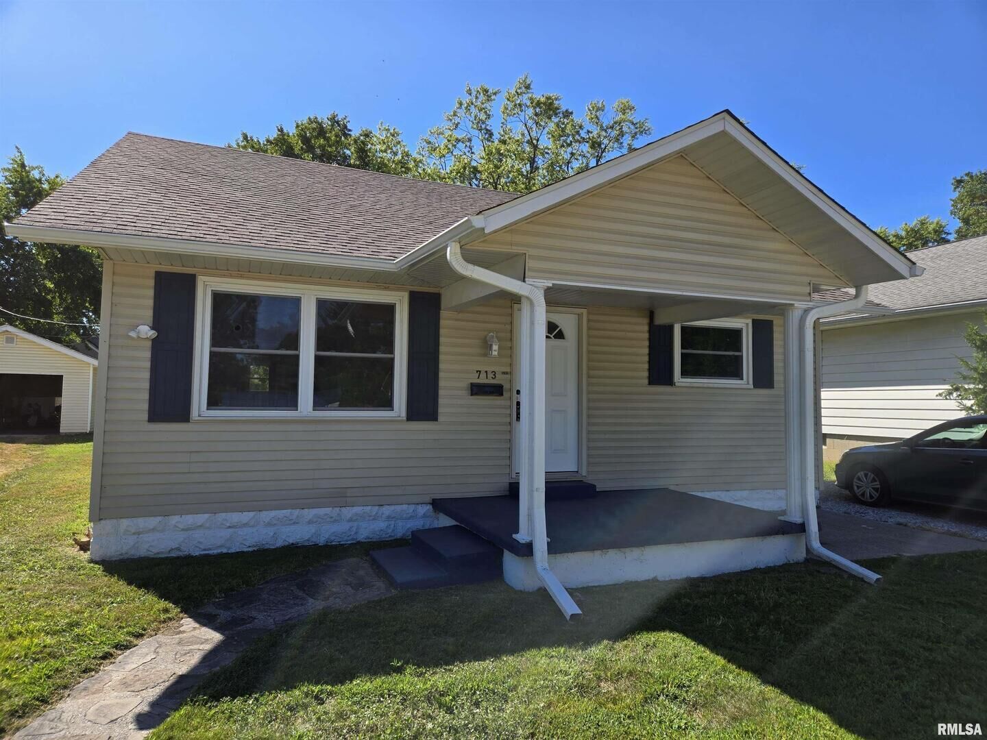 Property Photo: 713 N 8th Street IL 62848