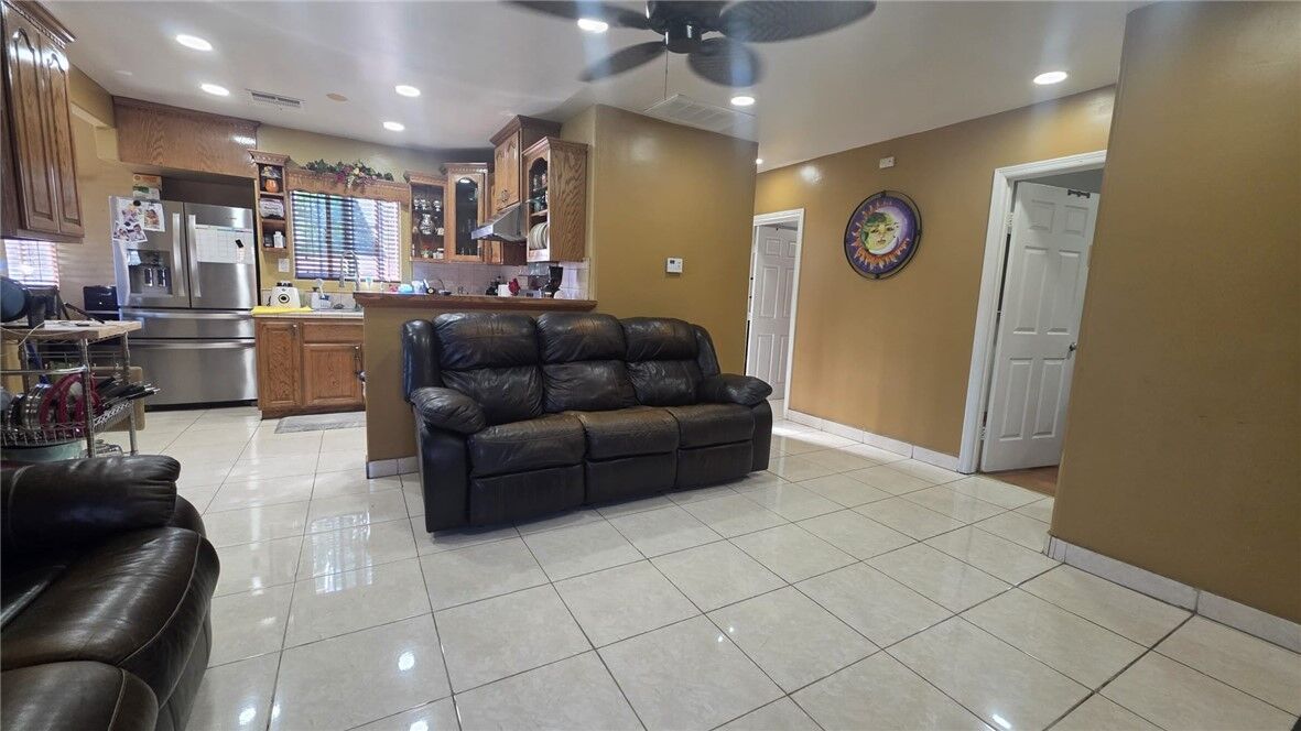 Property Photo:  20709 Alburtis  CA 90715 