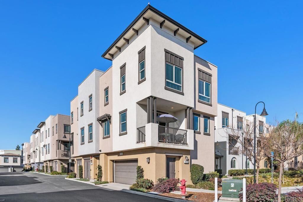 Property Photo:  2233 Solara Lane  CA 92081 