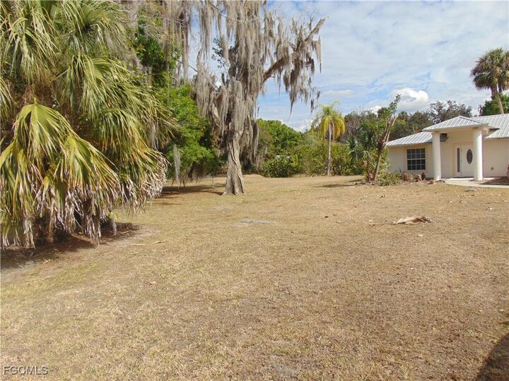 Property Photo: 713 Caloosa Estates Drive FL 33935